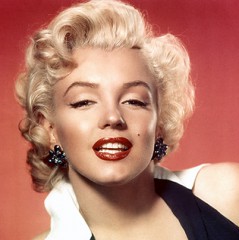 Marilyn-Monroe-9412123-1-402.jpg